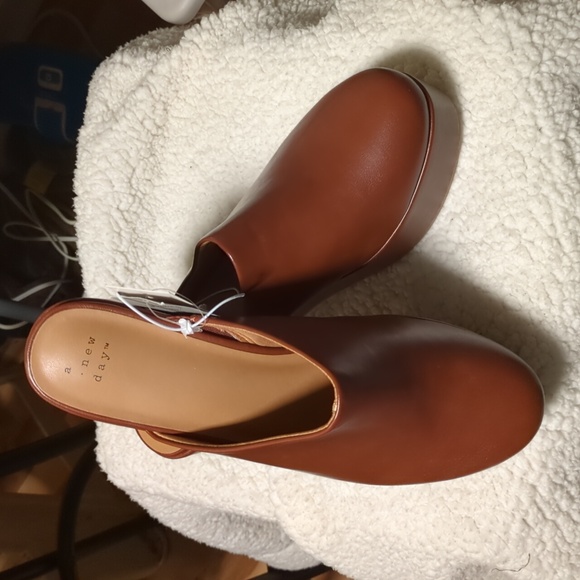 A New Day Women's Clogs - Picture 7 of 9